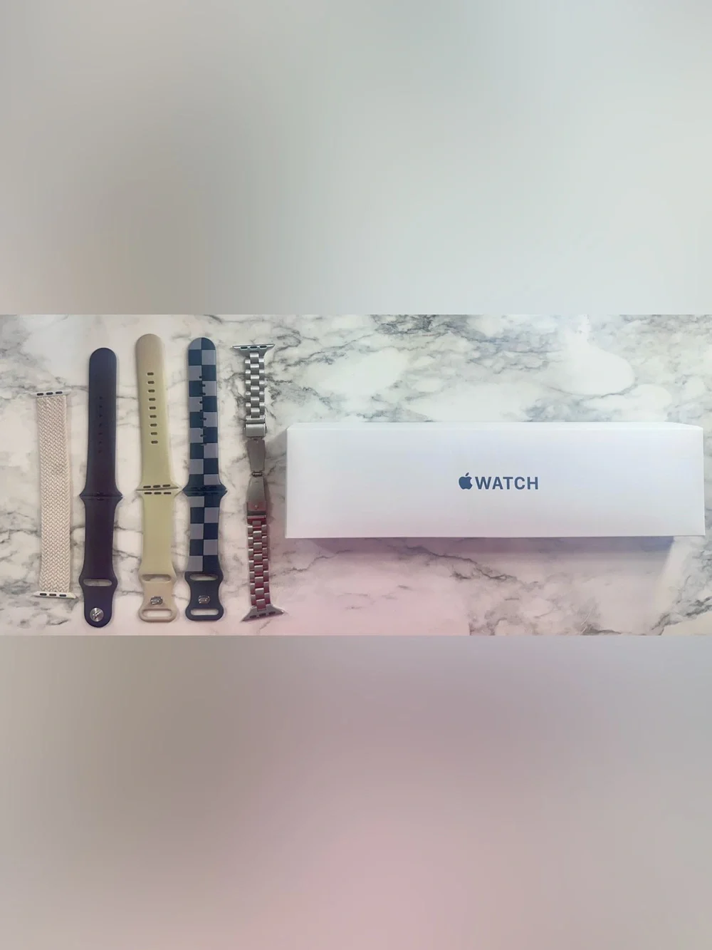 Apple Watch SE 40MM w/ Box, Magnetic Charging Cable & 6 Bands